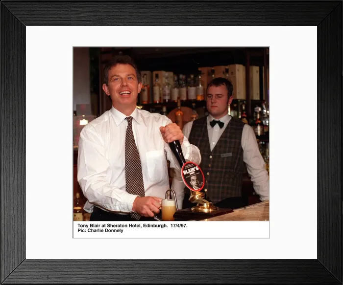Framed Print : Tony Blair at Sheraton Hotel Edinburgh pulling a half pint of Blairs Brew from pump