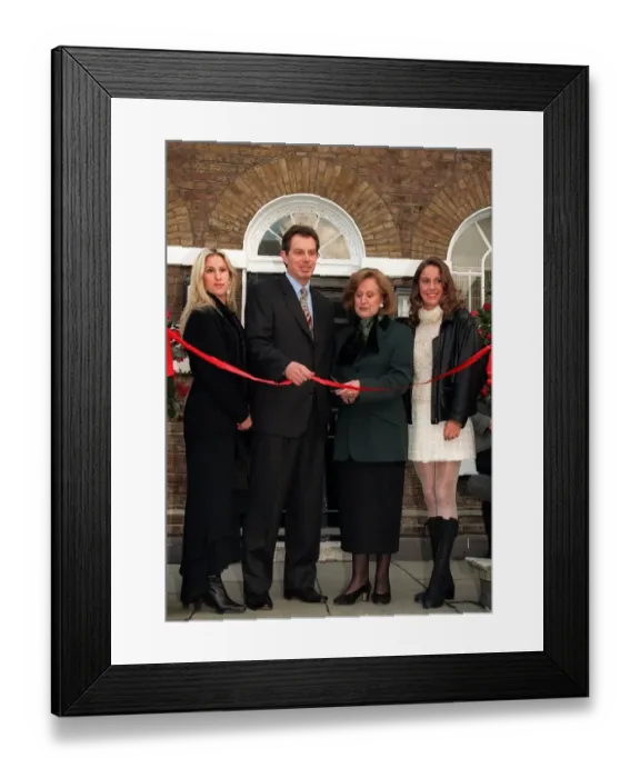 Framed Print : Tony Blair MP with Elizabeth Smith and daughters Jane (L) and Sarah (R