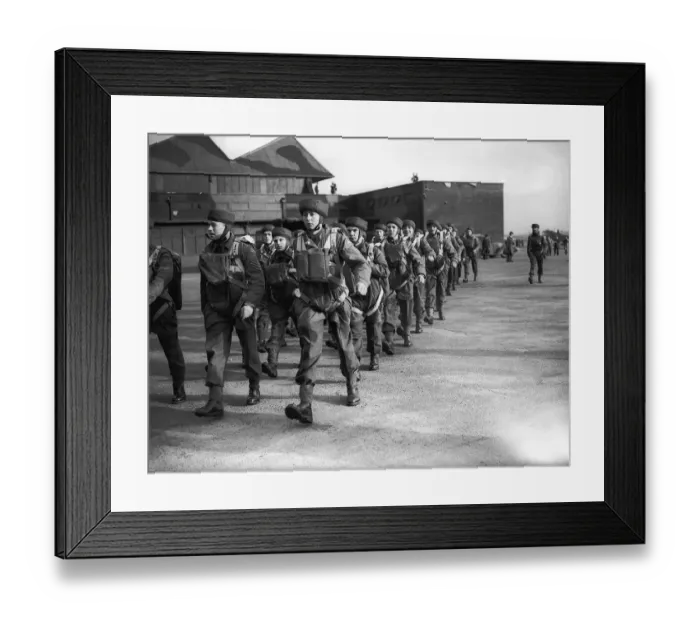 Framed Print : Parachutists kitted up for military exercise during WW2. Circa 1942