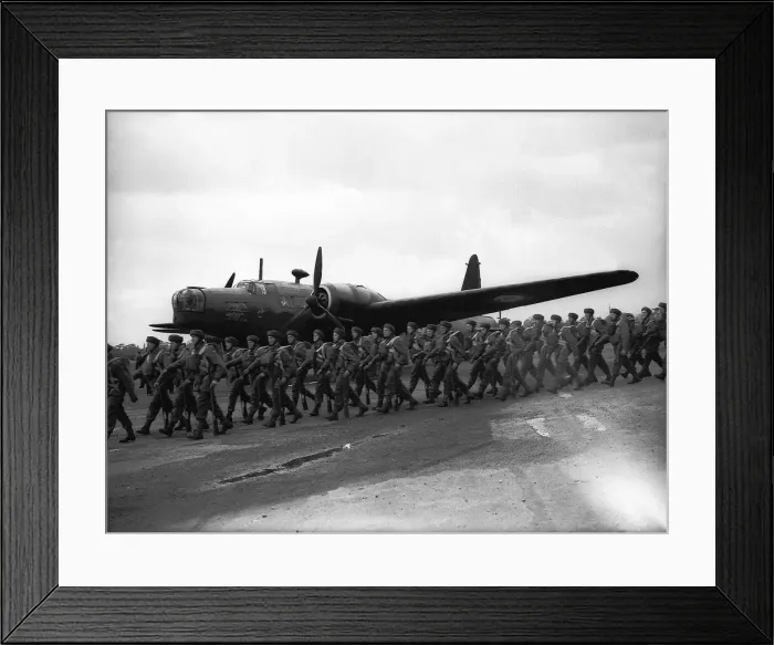 Framed Print : Paratroopers alongside a Vickers Wellington Bomber during WW2. Circa 1942 Framed Print : Paratroopers alongside a Vickers Wellington Bomber during WW2. Circa 1942