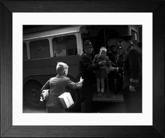 Framed Print : Evacuees leave Euston for the country July 1944 during WW2 Framed Print : Evacuees leave Euston for the country July 1944 during WW2