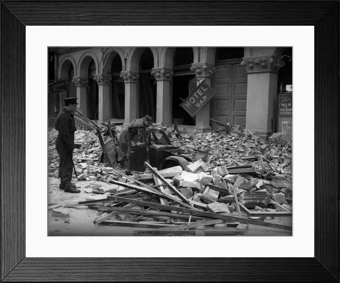 Framed Print : Bomb damage in Bristol during WW2 5th January 1941 A British Soldier Framed Print : Bomb damage in Bristol during WW2 5th January 1941 A British Soldier