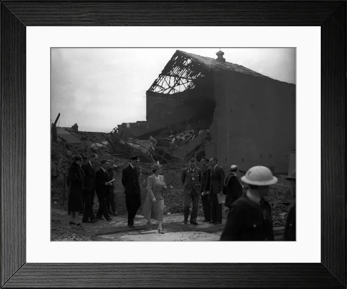 Framed Print : King and Queen in Hull The King and Queen visiting an area of Hull that was damaged Framed Print : King and Queen in Hull The King and Queen visiting an area of Hull that was damaged