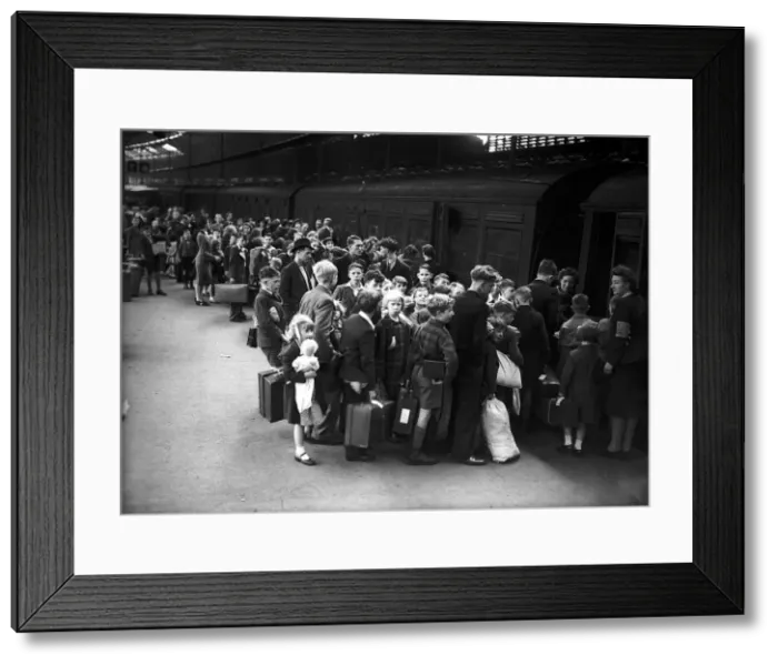 Framed Print : Evacuees leaving Euston for the country July 1944 during WW2 Framed Print : Evacuees leaving Euston for the country July 1944 during WW2