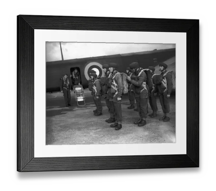 Framed Print : Parachutists during WW2, kitted up for exercise and ready to board plane. Circa 1942
