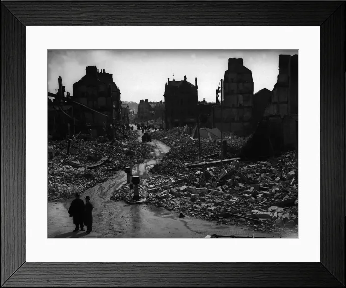 Framed Print : Bomb damage in Plymouth during WW2 21st March 1941 Framed Print : Bomb damage in Plymouth during WW2 21st March 1941