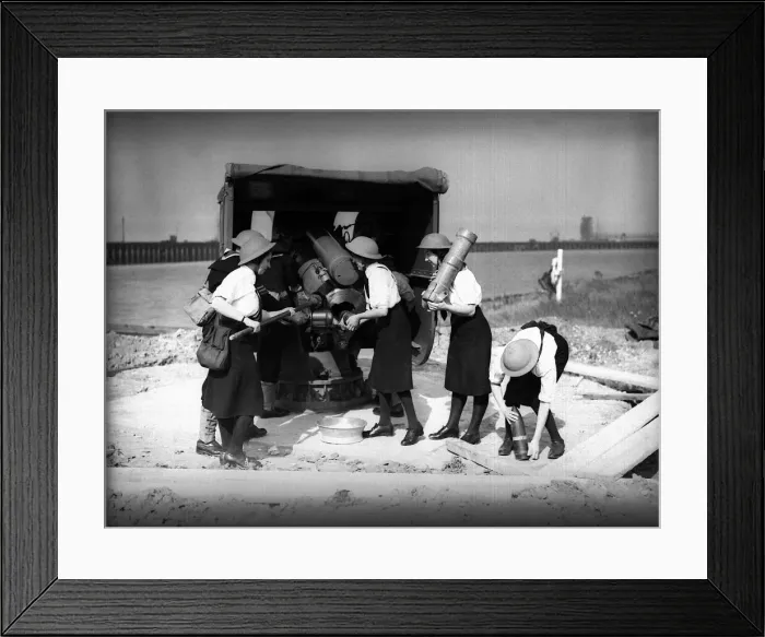 Framed Print : Wrens In December 1941 it was decided that women in the UK between the ages of 20