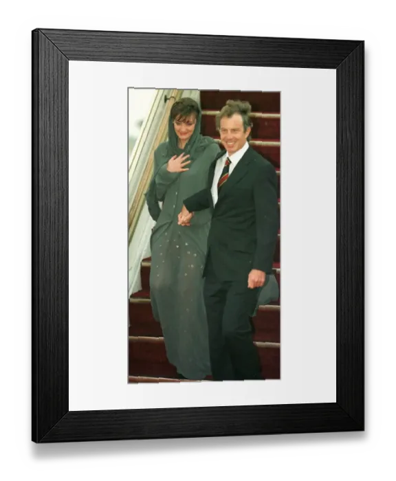 Framed Print : Tony Blair and wife Cherie Blair arrive in Kuwait January 1999 Framed Print : Tony Blair and wife Cherie Blair arrive in Kuwait January 1999