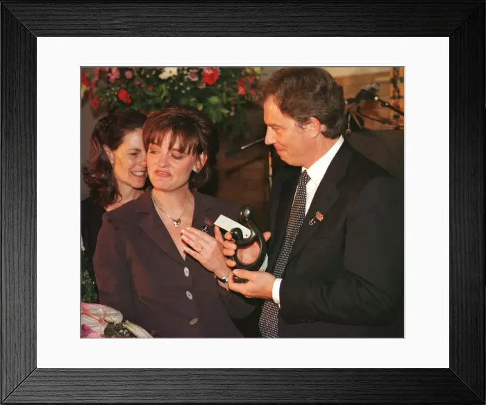 Framed Print : Prime Minister Tony Blair and wife Cherie receive gift Jan 1999 Framed Print : Prime Minister Tony Blair and wife Cherie receive gift Jan 1999