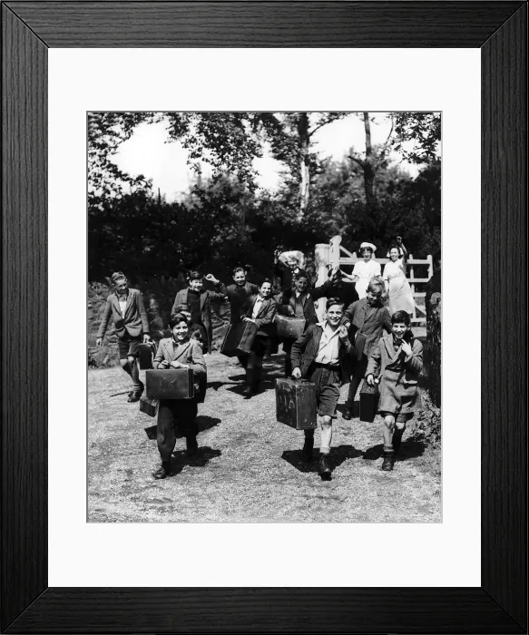 Framed Print : Evacuated children leave with their cases from their Leicestershire home as they head for Framed Print : Evacuated children leave with their cases from their Leicestershire home as they head for
