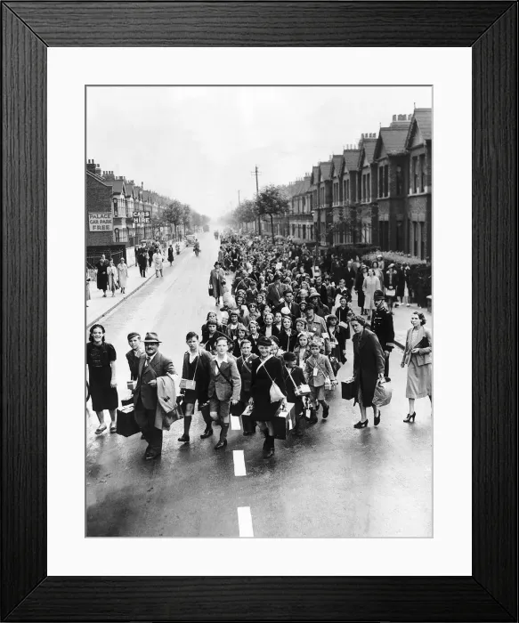 Framed Print : Schoolchildren from East Ham walking in a long queue with their belongings are evacuted Framed Print : Schoolchildren from East Ham walking in a long queue with their belongings are evacuted