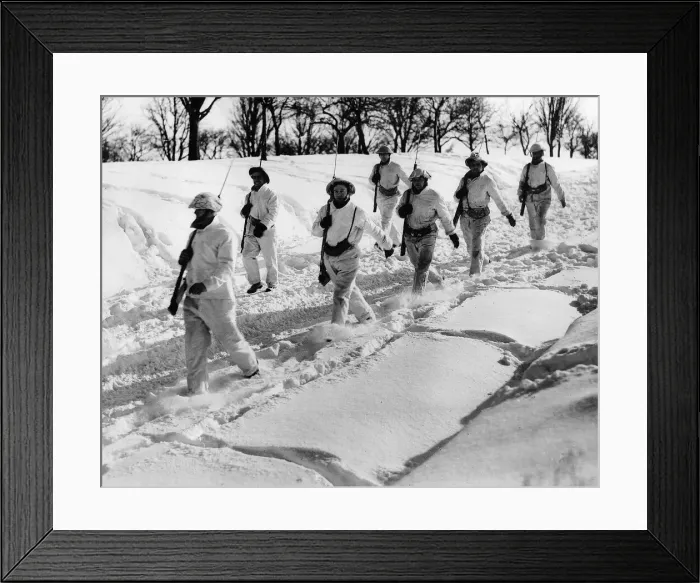 Framed Print : WW2 Arctic conditions on the Western Front - British troops wearing white suit Framed Print : WW2 Arctic conditions on the Western Front - British troops wearing white suit