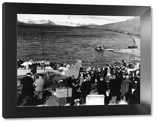 WW2 Norwegian refugees September 1941 Norwegians embarking from Spitzbergen