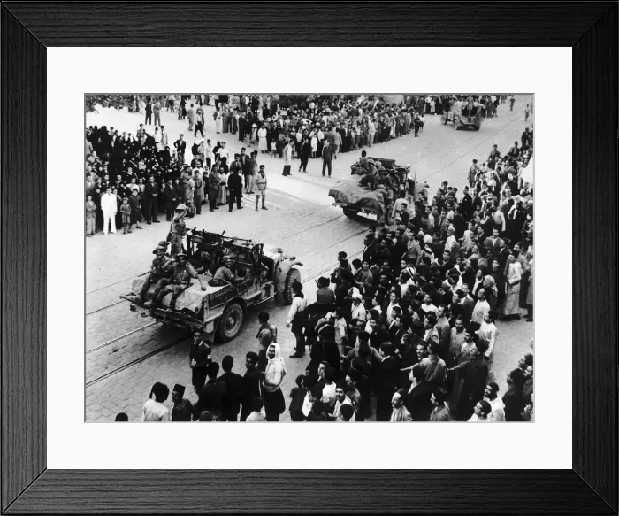 Framed Print : WW2 allied forces enter Damascus Jun 41 Local inhabitants of Damascus turn out to