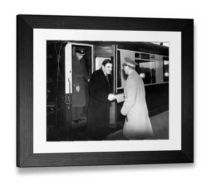 Framed Print : The New American Ambassador John Winant shakes hands with king George VI on his arrival Framed Print : The New American Ambassador John Winant shakes hands with king George VI on his arrival