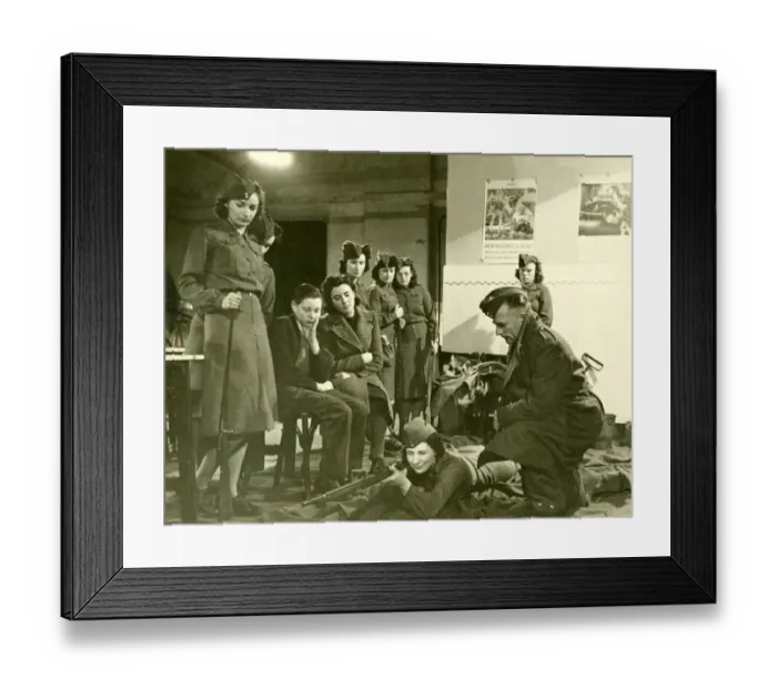 Framed Print : Mrs Olive carson taking rifle training instruction from Instructor while two of her Framed Print : Mrs Olive carson taking rifle training instruction from Instructor while two of her