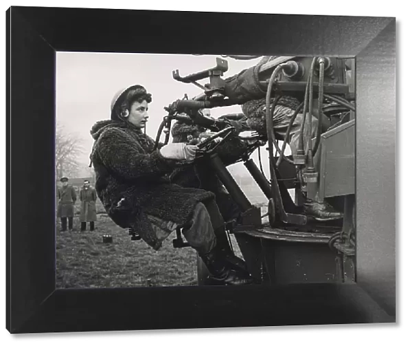 Army Women - ATS operator guiding a Searchlight 1940s Soldiers - British army