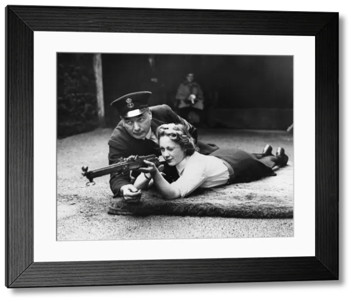 Framed Print : Wren PO Jillian Jenkinson taking rifle training instruction from Instructor PO T Didot Framed Print : Wren PO Jillian Jenkinson taking rifle training instruction from Instructor PO T Didot
