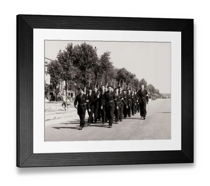 Framed Print : Members of the FFI Resistance movement parade through Paris following the liberation of Framed Print : Members of the FFI Resistance movement parade through Paris following the liberation of