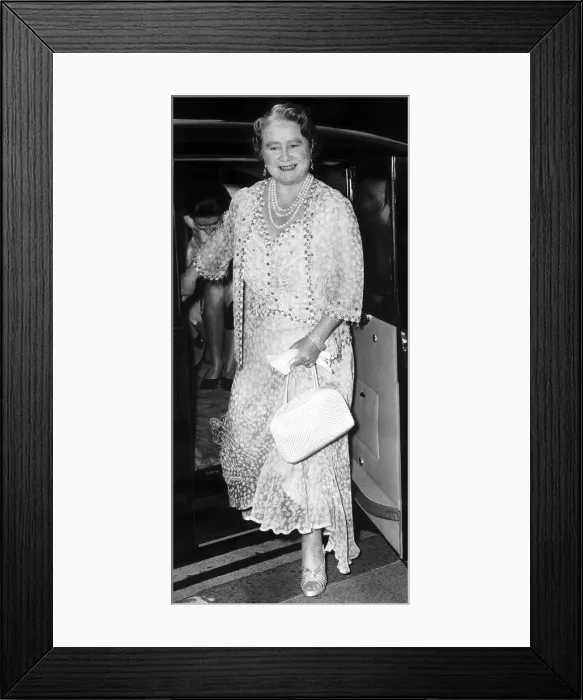 Framed Print : Queen Mother arrives at the Palace Theatre for the revival of The Desert Song