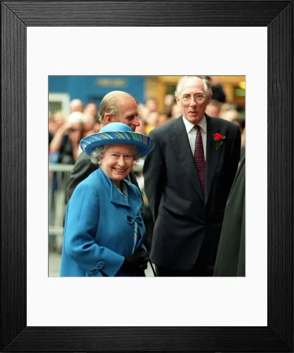 Framed Print : Queen Elizabeth II in Scotland, 30th June 1999 Arrives with Duke of Edinburgh Framed Print : Queen Elizabeth II in Scotland, 30th June 1999 Arrives with Duke of Edinburgh
