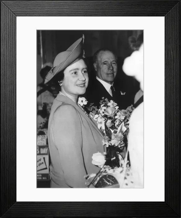 Framed Print : Queen Elizabeth May 1940 visiting the Mansion House during Hospital Day Framed Print : Queen Elizabeth May 1940 visiting the Mansion House during Hospital Day