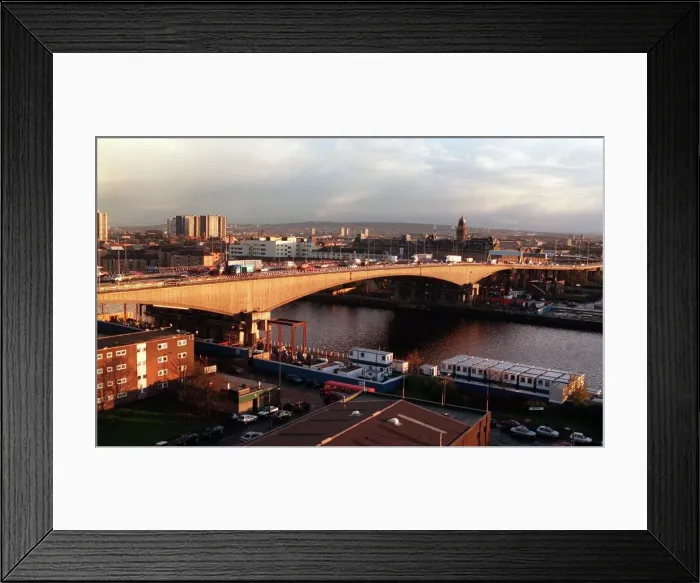 Framed Print : Kingston Bridge November 1999 Construction work on the bridge Framed Print : Kingston Bridge November 1999 Construction work on the bridge