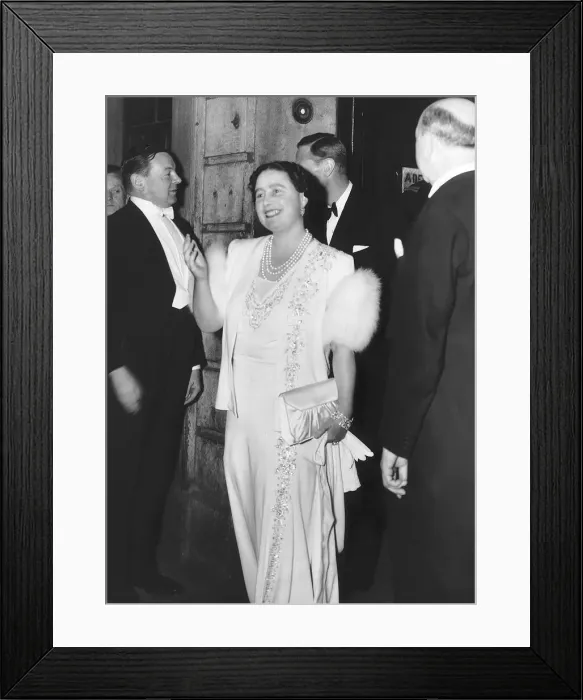Framed Print : King George VI and Queen Elizabeth, May 1947, attending the Adelphi Theatre to see Framed Print : King George VI and Queen Elizabeth, May 1947, attending the Adelphi Theatre to see