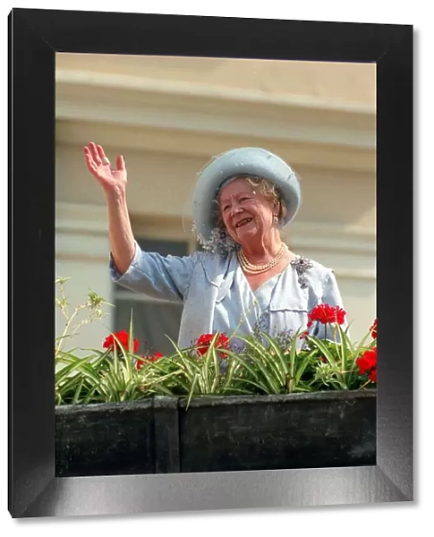 Queen Mother Birthdays - August 1990 On her 90th Birthday outside Clarence House