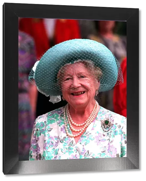 Queen Mother on her birthday outside Clarence House August 1994