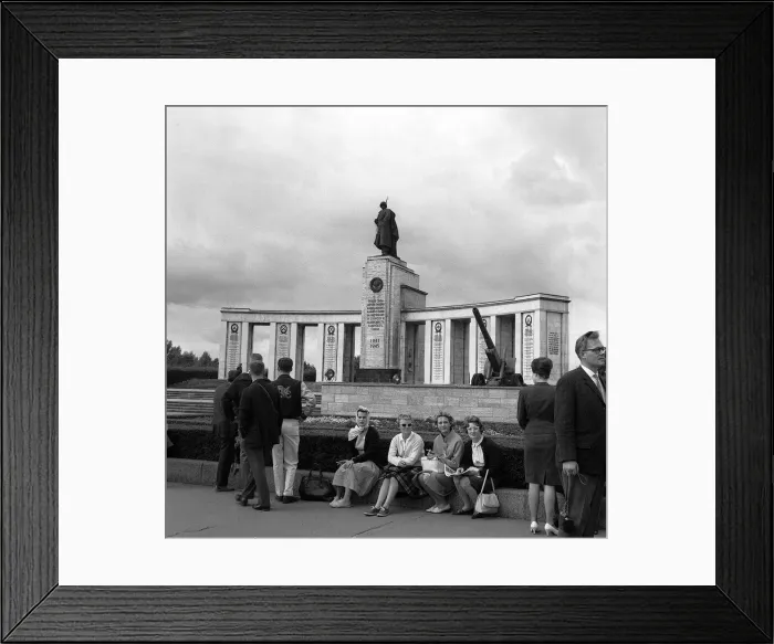 Framed Print : Germany Berlin Wall August 1961 The East West boarder is closed by the East Germans Framed Print : Germany Berlin Wall August 1961 The East West boarder is closed by the East Germans