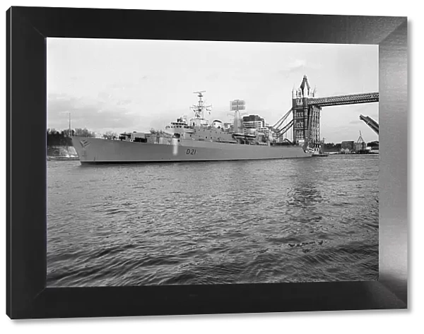 HMS Norfolk County Class Destroyer February 1974 sails under Tower Bridge during a visit