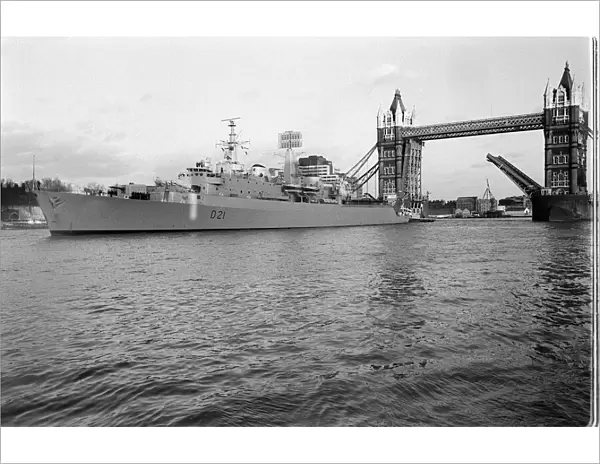 HMS Norfolk County Class Destroyer February 1974 sails under Tower Bridge during a visit