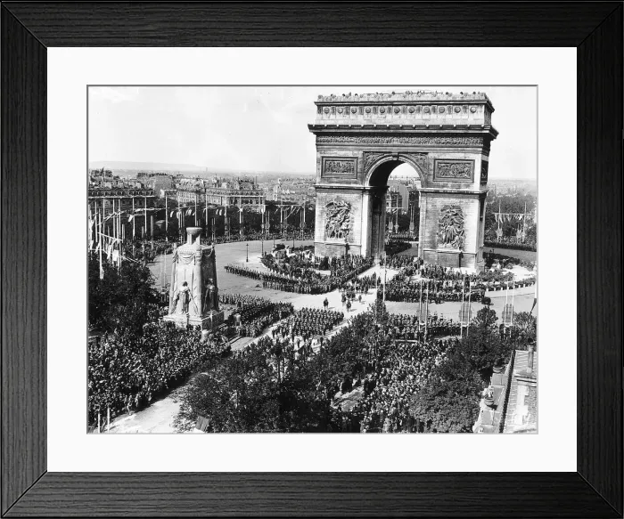 Framed Print : Peace Celebrations in Paris Procession at Arc de Triomphe Framed Print : Peace Celebrations in Paris Procession at Arc de Triomphe