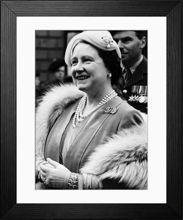 Framed Print : Elizabeth Queen mother in Forfar in 1956 Framed Print : Elizabeth Queen mother in Forfar in 1956