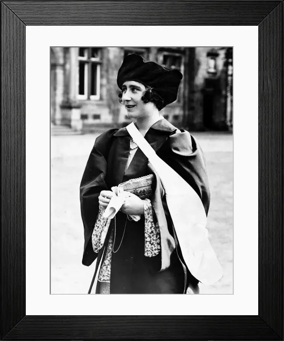 Framed Print : Elizabeth Queen Mother in St Andrews 1929 Framed Print : Elizabeth Queen Mother in St Andrews 1929