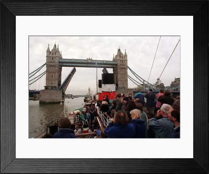 Framed Print : The Paddle Steamer Waverley Built on the Clyde in 1947 - to replace the original Waverley Framed Print : The Paddle Steamer Waverley Built on the Clyde in 1947 - to replace the original Waverley