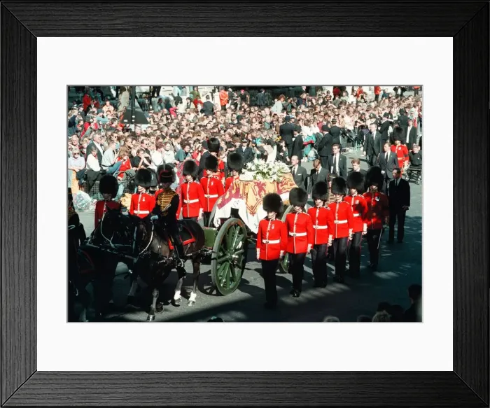 Framed Print : Princess Diana Funeral 6th September 1997. Coffin is taken to Westminster