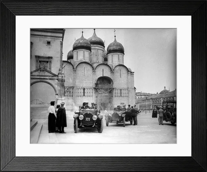 Framed Print : A US delegation to Russia leaves the Kremlin in Moscow, 1917 Framed Print : A US delegation to Russia leaves the Kremlin in Moscow, 1917