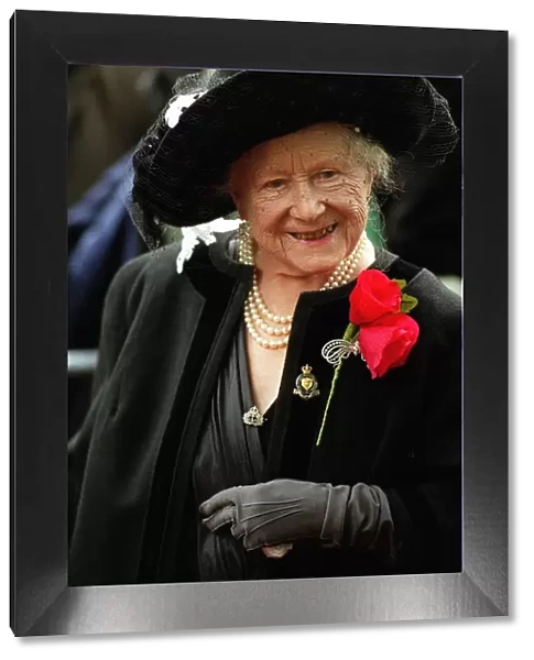 Queen Mother, November 1998 At annual Field of Remembrance Service outside