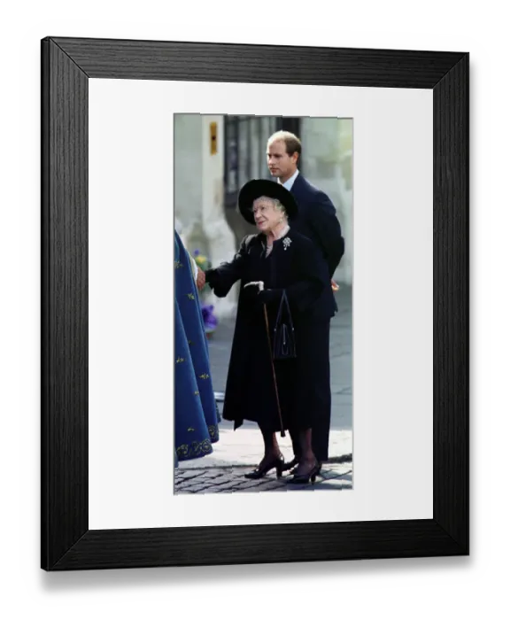 Framed Print : Princess Diana Funeral, 6 September 1997 The Queen Mother shakes the hand of Framed Print : Princess Diana Funeral, 6 September 1997 The Queen Mother shakes the hand of