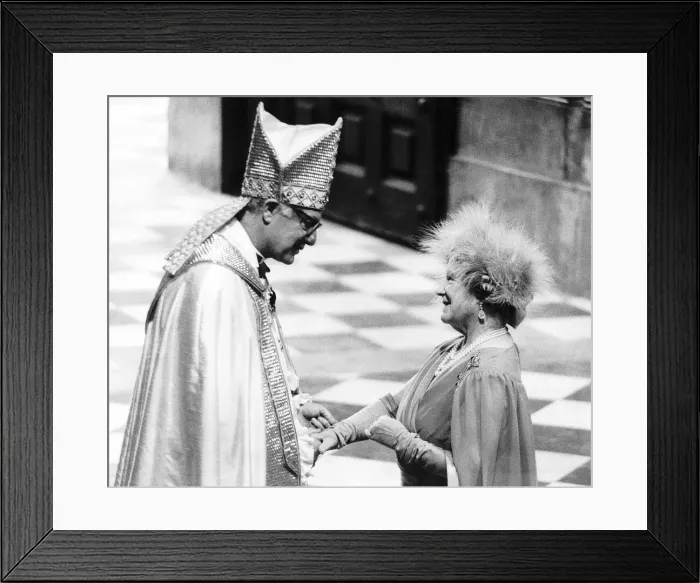 Framed Print : Queen Mother is welcomed by Dr Robert Runcie the Archbishop of Canterbury on the occasion Framed Print : Queen Mother is welcomed by Dr Robert Runcie the Archbishop of Canterbury on the occasion