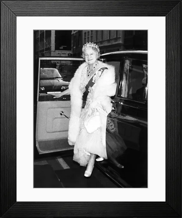Framed Print : The Queen Mother arrives for a banquet in honour of Saudi Arabian King June 1981 Framed Print : The Queen Mother arrives for a banquet in honour of Saudi Arabian King June 1981