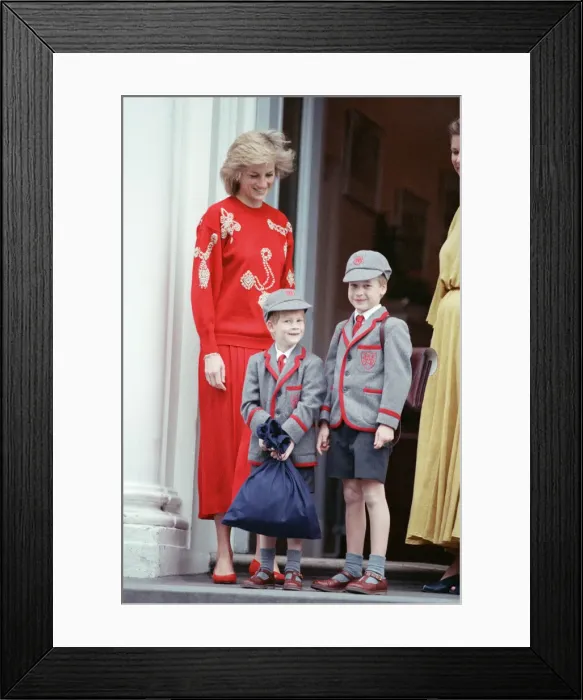 Framed Print : Diana, the Princess of Wales makes a school run in September 1989 Framed Print : Diana, the Princess of Wales makes a school run in September 1989
