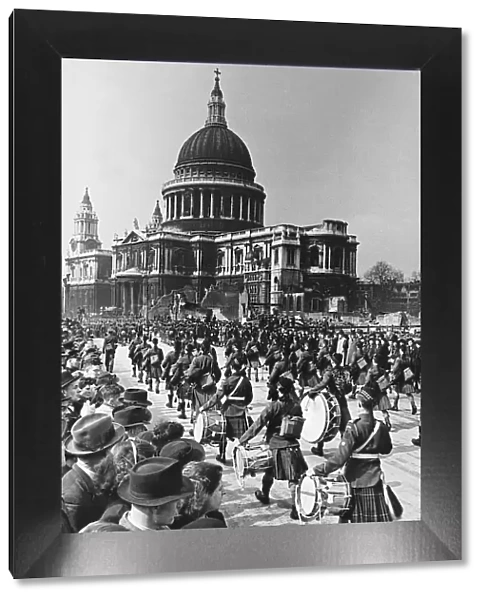 Scottish pipes and drums march past St Pauls Cathedral in London during a war