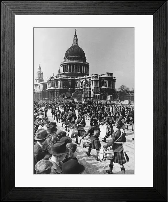 Framed Print : Scottish pipes and drums march past St Pauls Cathedral in London during a war Framed Print : Scottish pipes and drums march past St Pauls Cathedral in London during a war