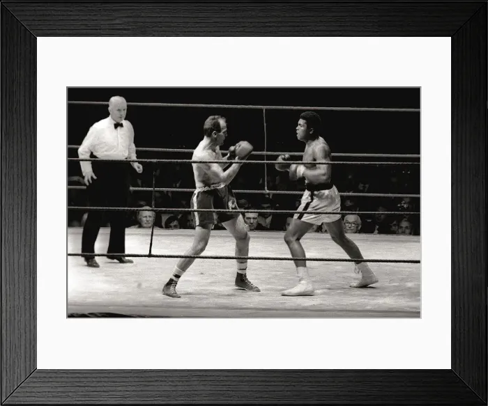 Framed Print : World heavyweight title fight between American champion Cassius Clay