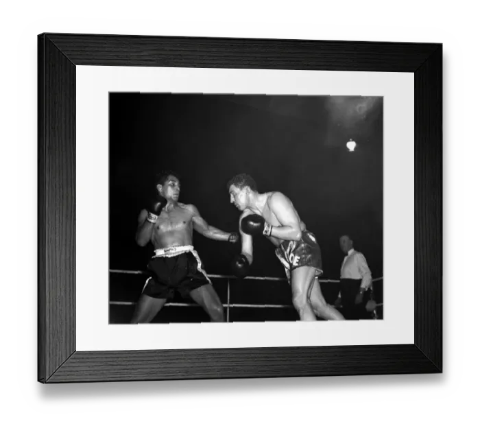 Framed Print : Joe Erskin of Wales throws a right at American Willie Pastrano when they met on the 24th Framed Print : Joe Erskin of Wales throws a right at American Willie Pastrano when they met on the 24th