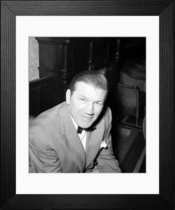 Framed Print : Former Heavywieght champion Tommy Farr at a training session for Don Cockell in a gym Framed Print : Former Heavywieght champion Tommy Farr at a training session for Don Cockell in a gym