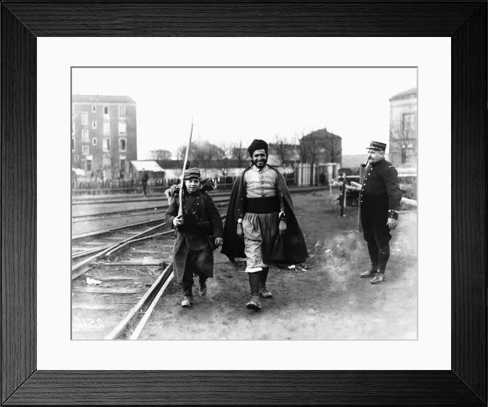 Framed Print : Louis Payard - the smallest man in the French army - a great favourite with the Zouaves